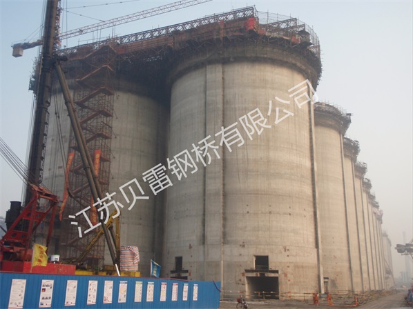 鋼橋桁架在進(jìn)行假設(shè)的時(shí)候需要注意什么